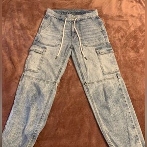 American Eagle Cargo Jeans | Light Wash Blue
